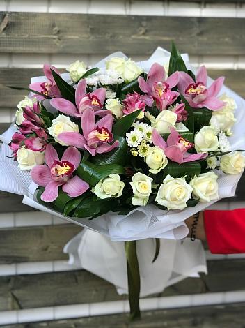 Букет цветов из: Розы и Хризантемы в Елабуге