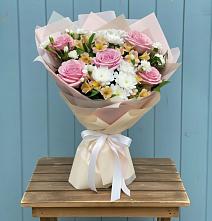 Букет цветов из:  Гвоздики, Орхидеи и Розы в Елабуге