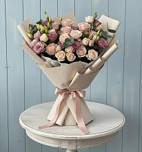 Букет цветов из:  Розы и Лизиантусы в Елабуге