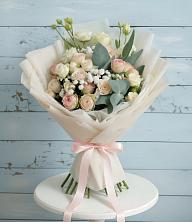 Букет цветов из:  Розы и Лизиантусы в Елабуге