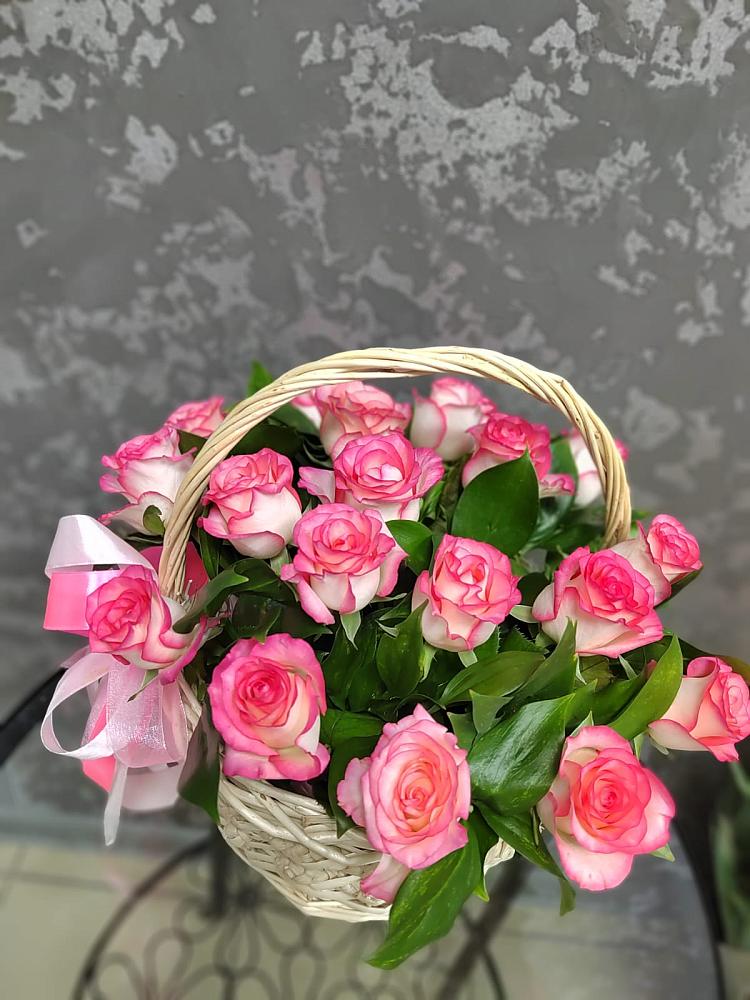 Цветочная композиция из Розы в корзине в Елабуге