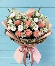 Букет цветов из:  Розы, Альстромерии и Лизиантусы в Елабуге