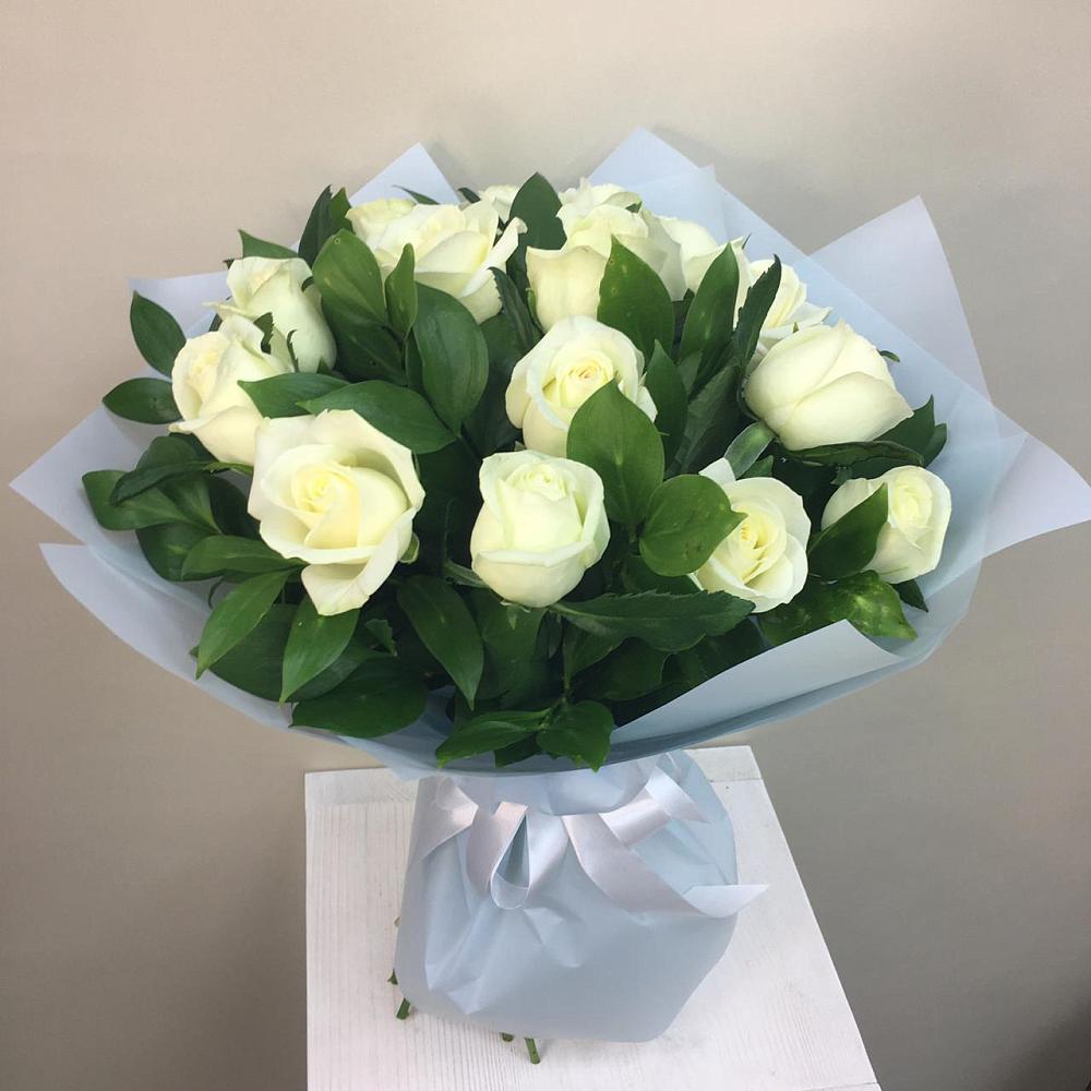 Букет 15 Белых роз Проуд в Елабуге