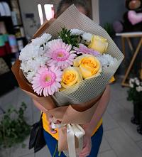 Букет цветов из:  Герберы, Розы и Хризантемы в Елабуге