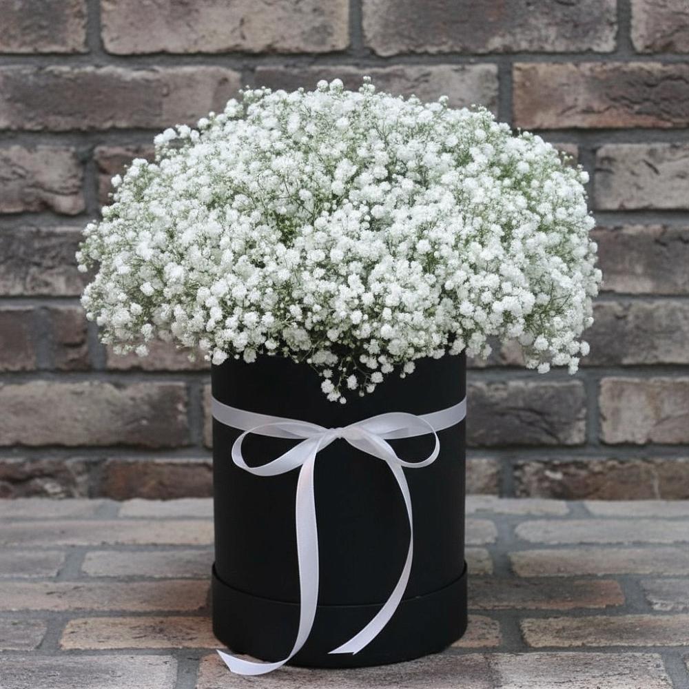 Цветочная композиция из Гипсофила в шляпной коробке в Елабуге