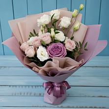 Букет цветов из:  Розы и Лизиантусы в Елабуге