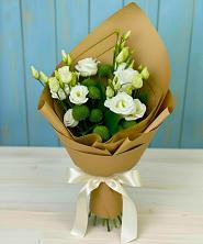 Букет цветов из:  Хризантемы и Лизиантусы в Елабуге