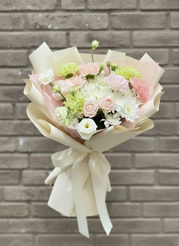 Букет цветов из: Гвоздики, Розы, Лизиантусы и Хризантемы в Елабуге