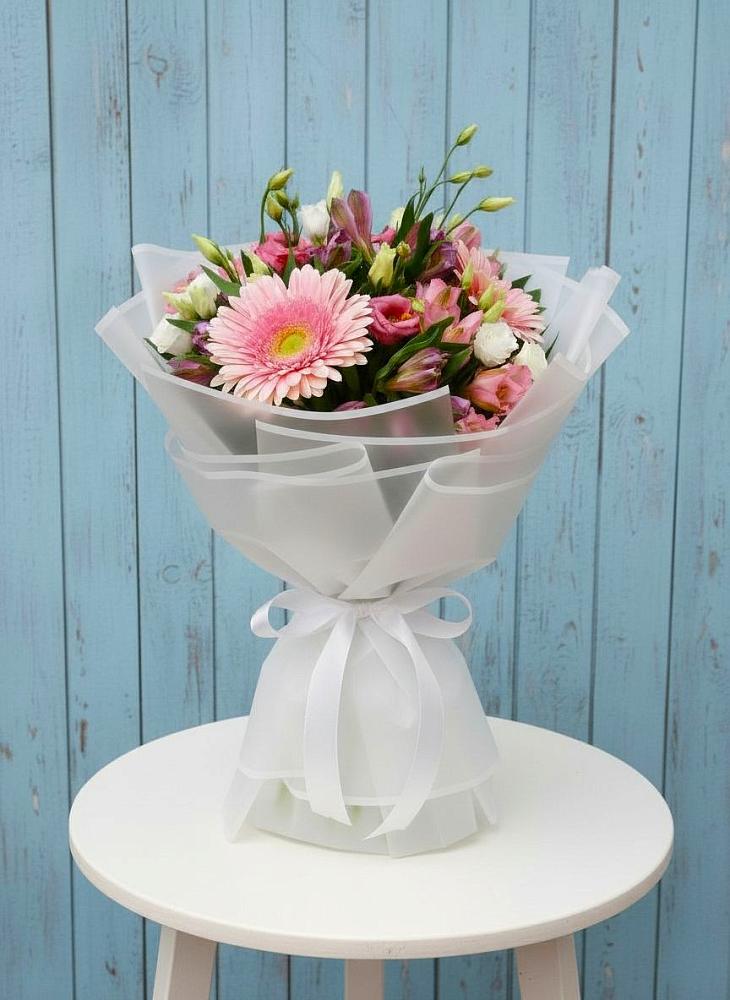 Букет цветов из: Герберы, Альстромерии и Лизиантусы в Елабуге