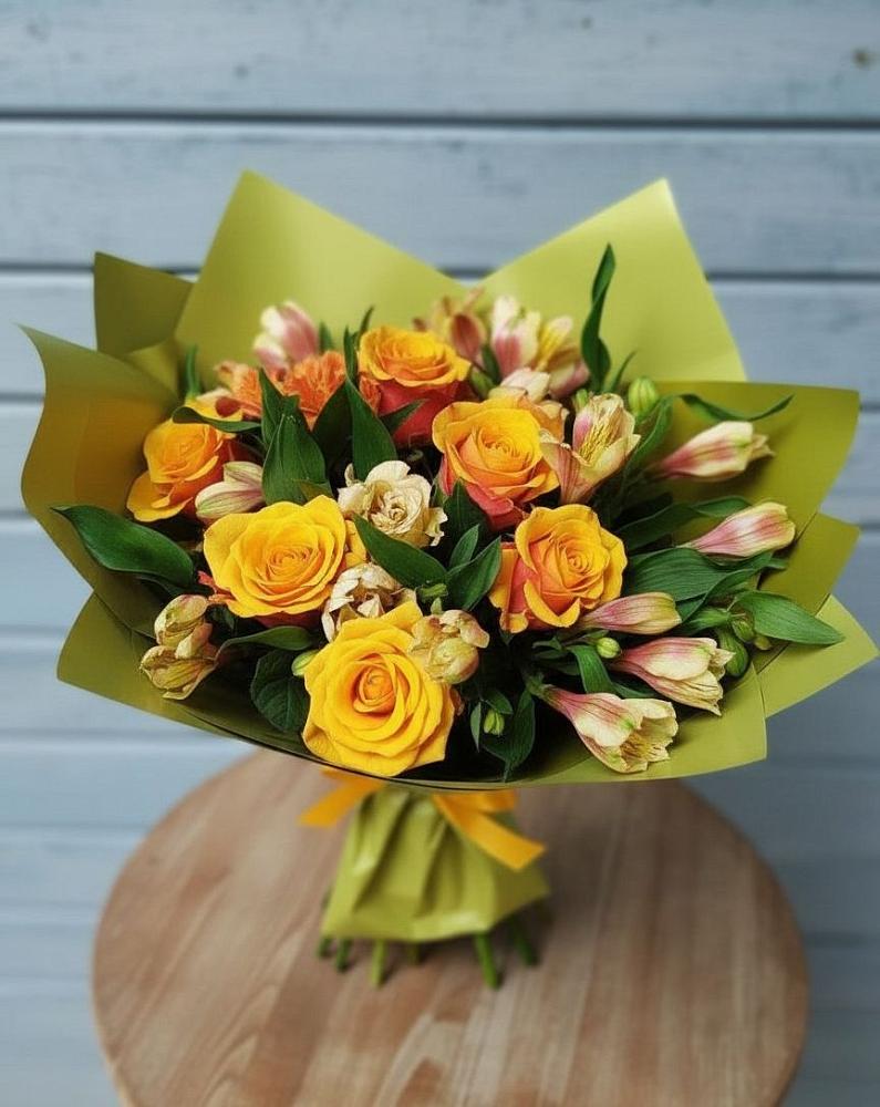 Букет цветов из: Альстромерии и Розы в Елабуге