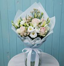 Букет цветов из:  Розы и Лизиантусы в Елабуге