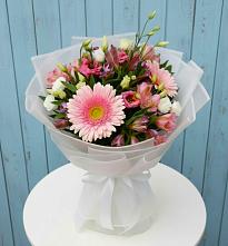 Букет цветов из:  Герберы, Альстромерии и Лизиантусы в Елабуге