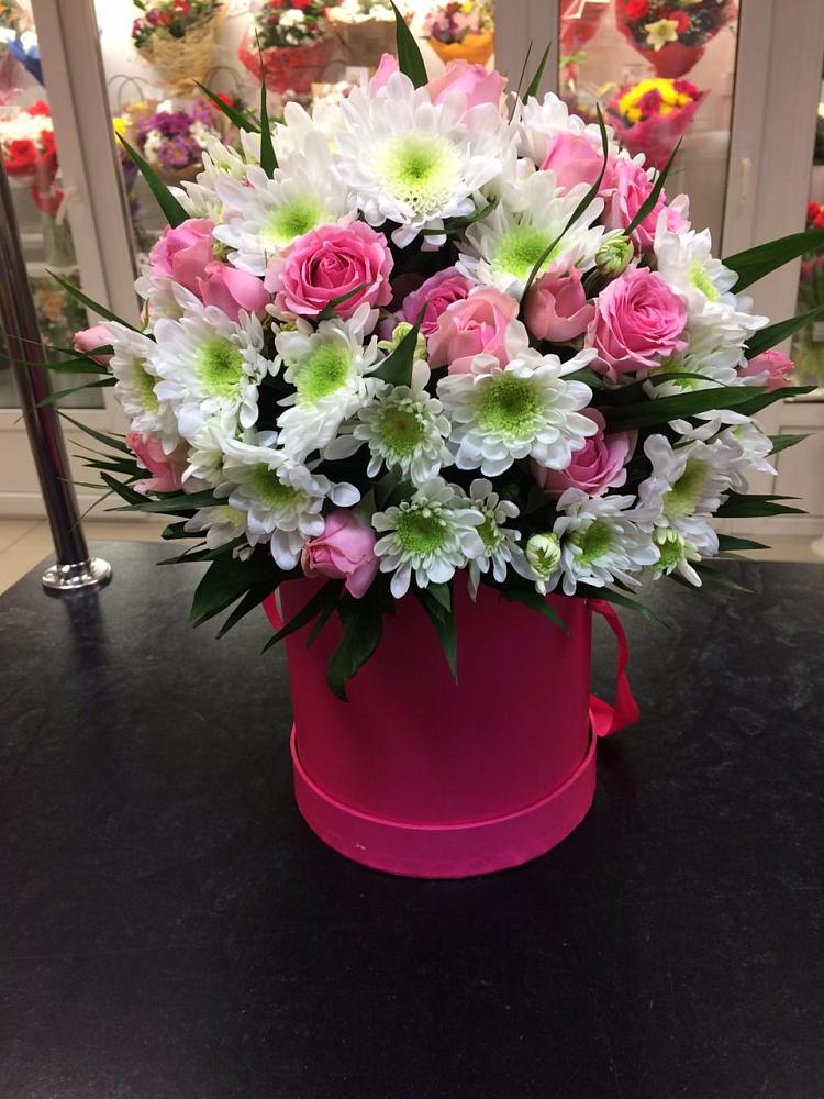 Цветочная композиция из Розы и Хризантемы в шляпной коробке в Елабуге