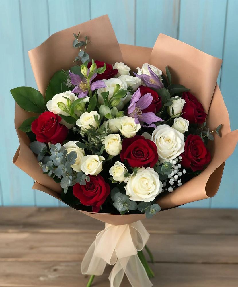 Букет цветов из: Розы и Альстромерии в Елабуге